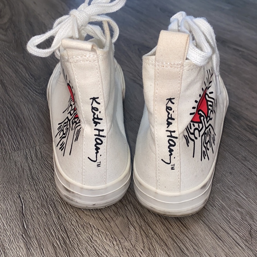 Keith Haring White High-Top Sneakers with Artist Heart Design - Picture 5 of 7